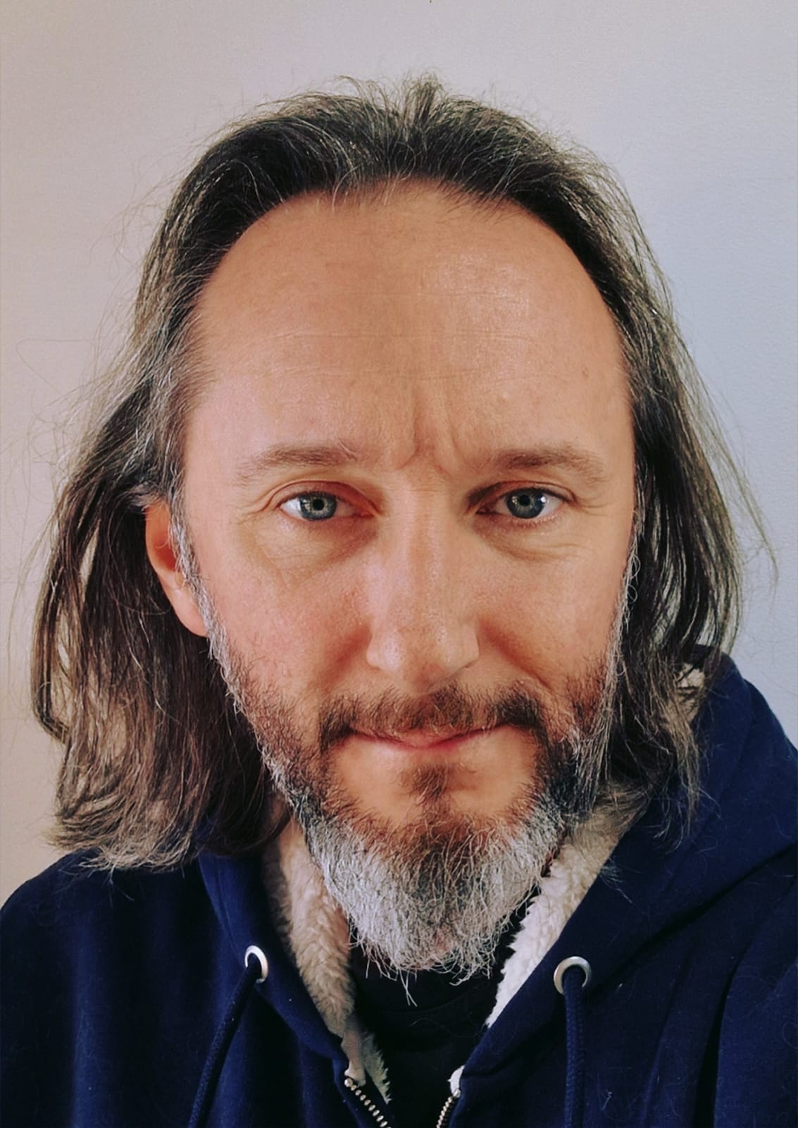 Portrait de Nick V. Cuidas, auteur des Chroniques de Sombrelame